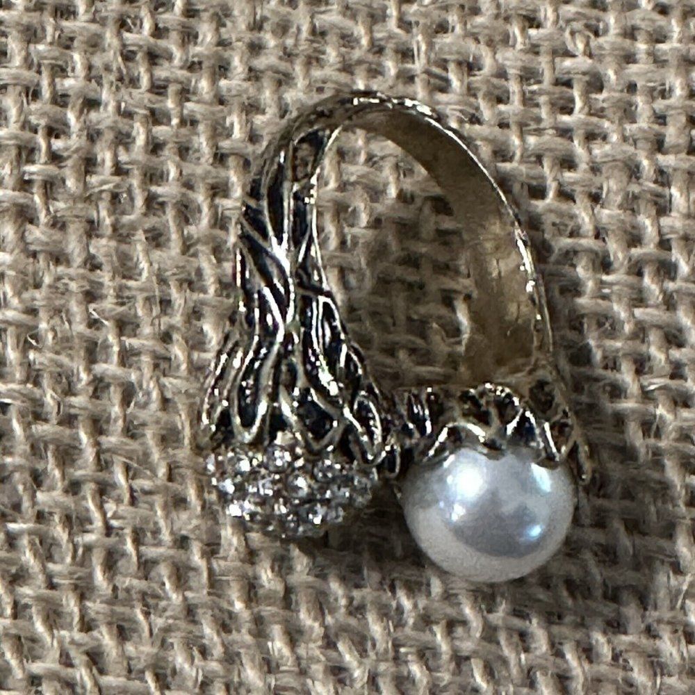 Woman’s Sz 6.5 Gold Tone Vine Ring Faux Pearl Rhinestones Statement Glam